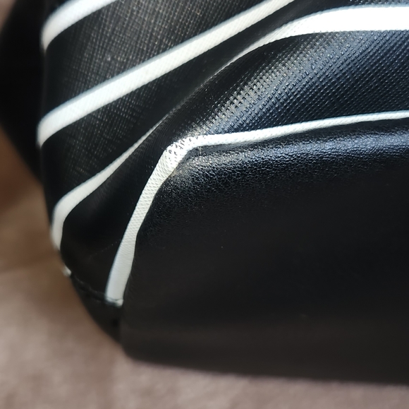 Kenneth Cole Reaction Large Black & White Bag - Picture 10 of 11